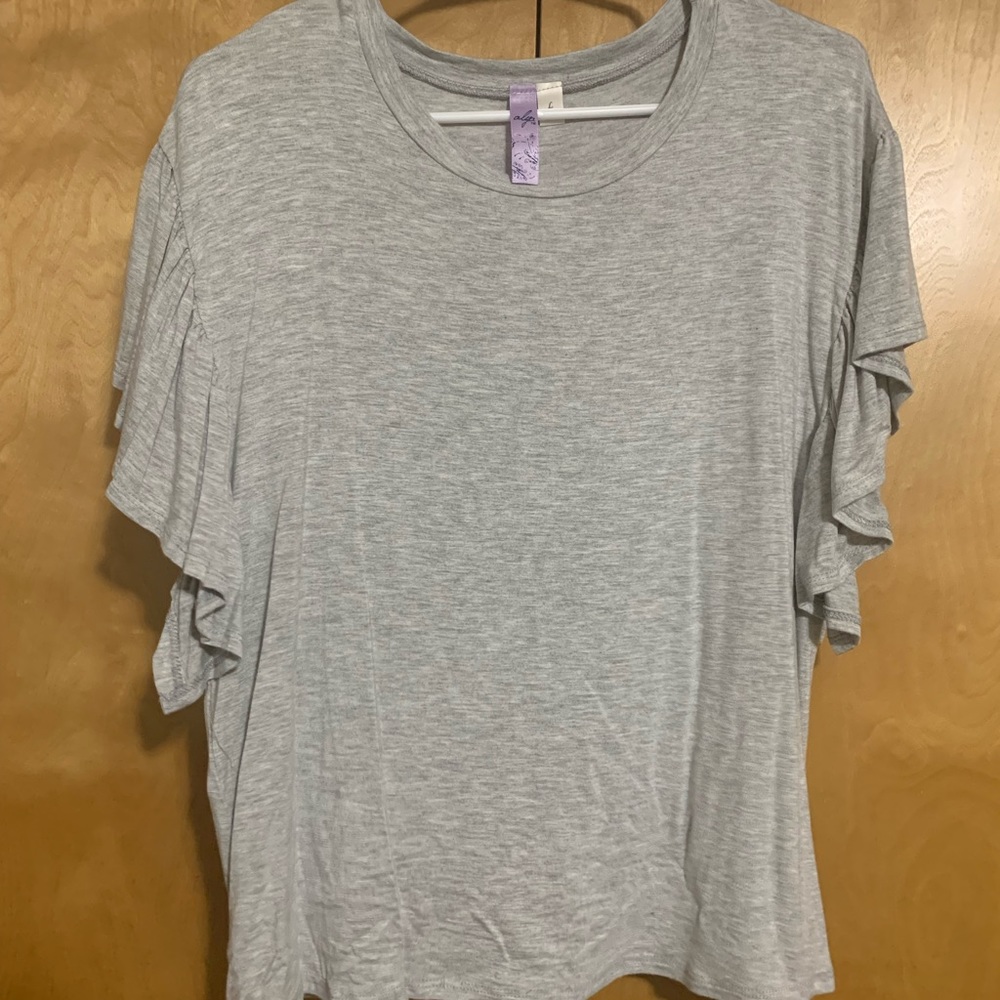 Francesca’s ruffle sleeve SIZE LARGE top